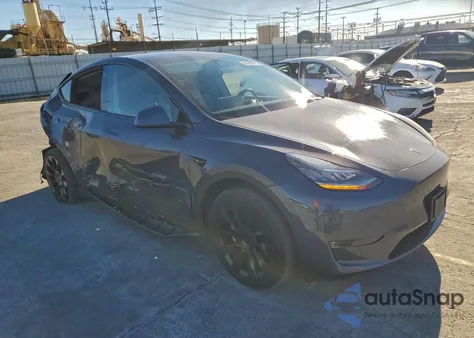 2021 Tesla Model Y z USA, uszkodzony, nr VIN 5YJYGDEE2MF305937